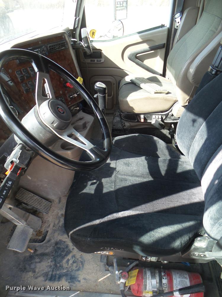 image for item DB2367 2007 International 9400i semi truck