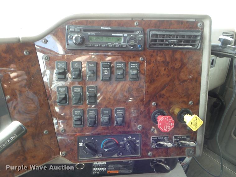 image for item DB2367 2007 International 9400i semi truck