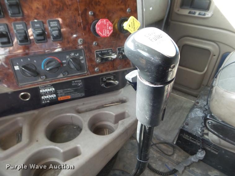 image for item DB2367 2007 International 9400i semi truck