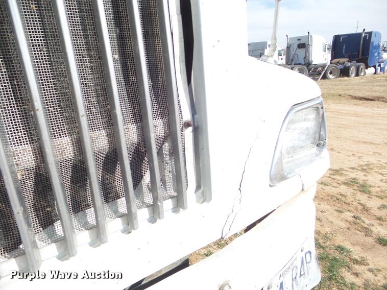 image for item DB2367 2007 International 9400i semi truck