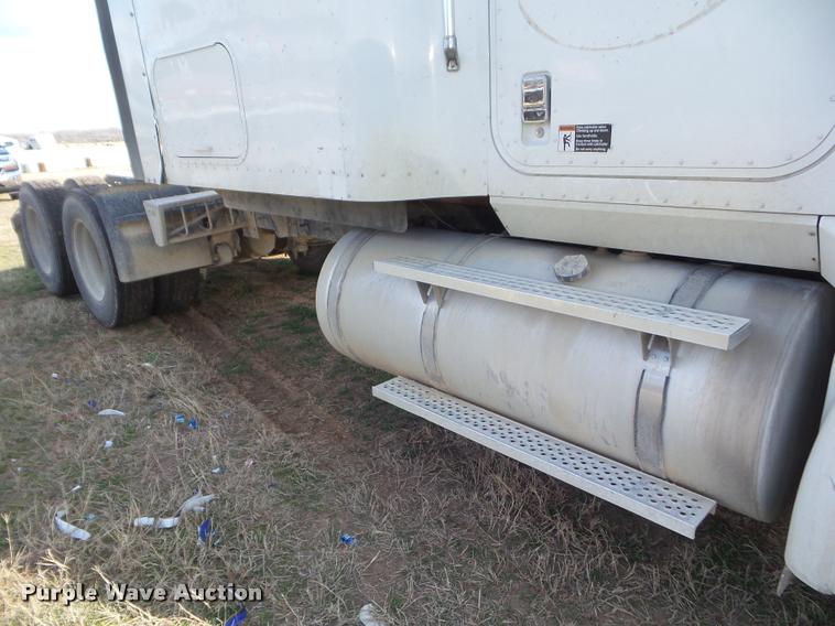 image for item DB2367 2007 International 9400i semi truck