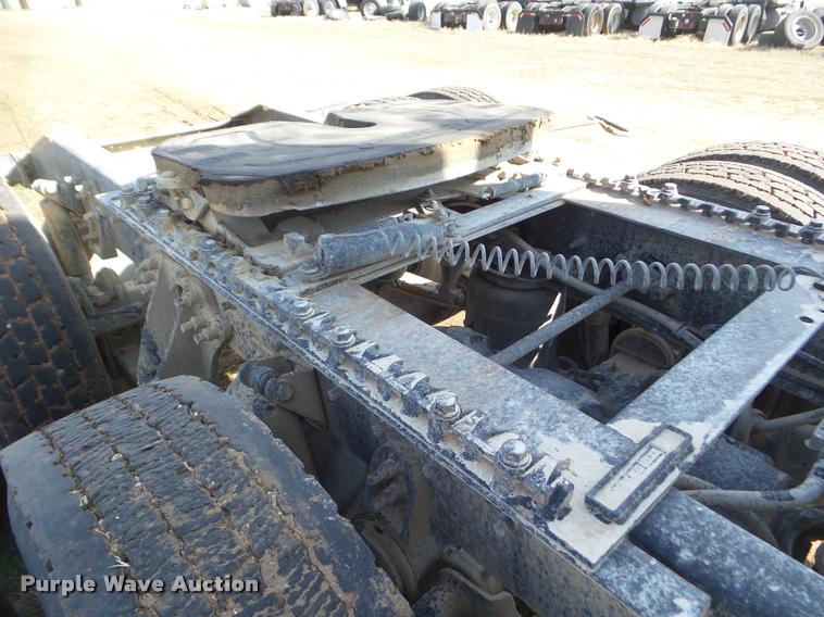 image for item DB2367 2007 International 9400i semi truck