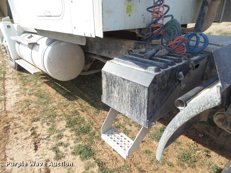 image for item DB2367 2007 International 9400i semi truck