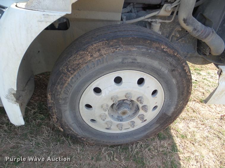 image for item DB2367 2007 International 9400i semi truck