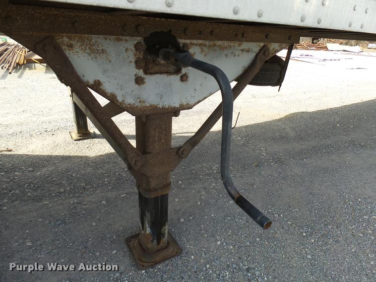 image for item DB2369 2004 Great Dane dry van trailer