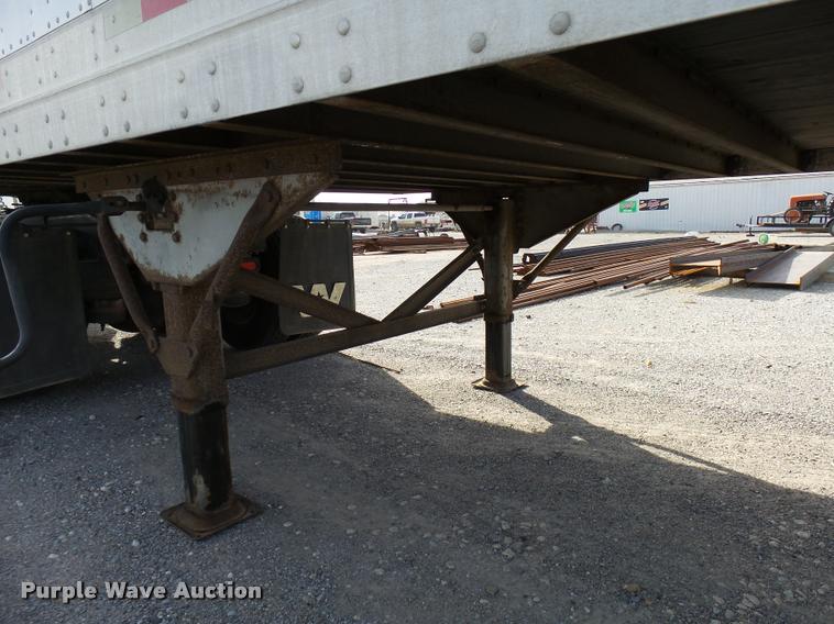 image for item DB2369 2004 Great Dane dry van trailer