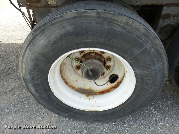 image for item DB2369 2004 Great Dane dry van trailer