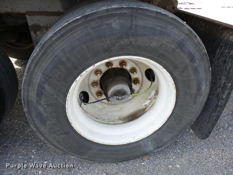 image for item DB2369 2004 Great Dane dry van trailer