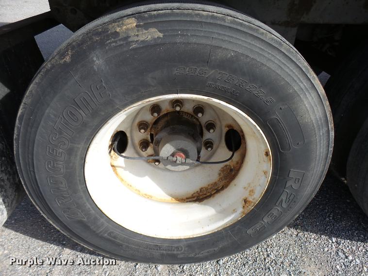 image for item DB2369 2004 Great Dane dry van trailer