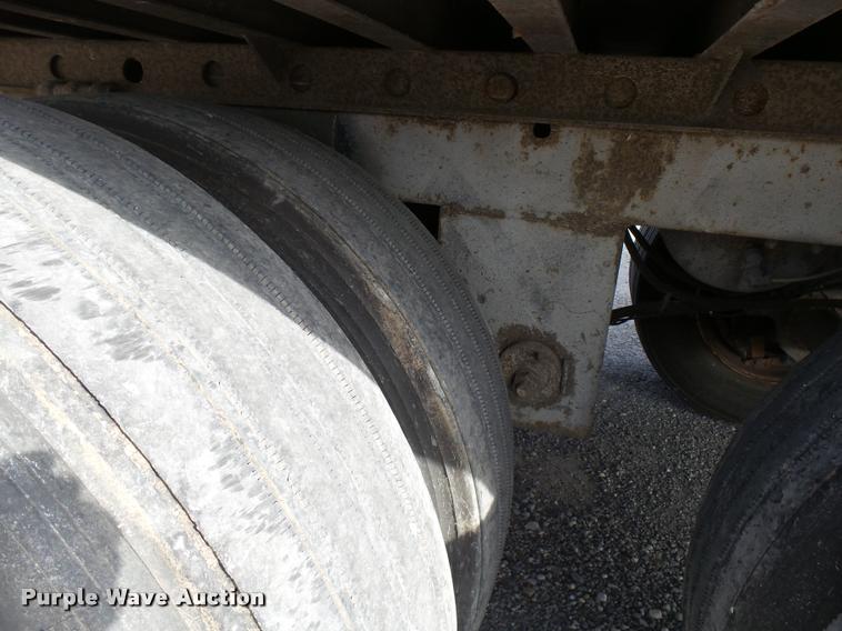 image for item DB2369 2004 Great Dane dry van trailer