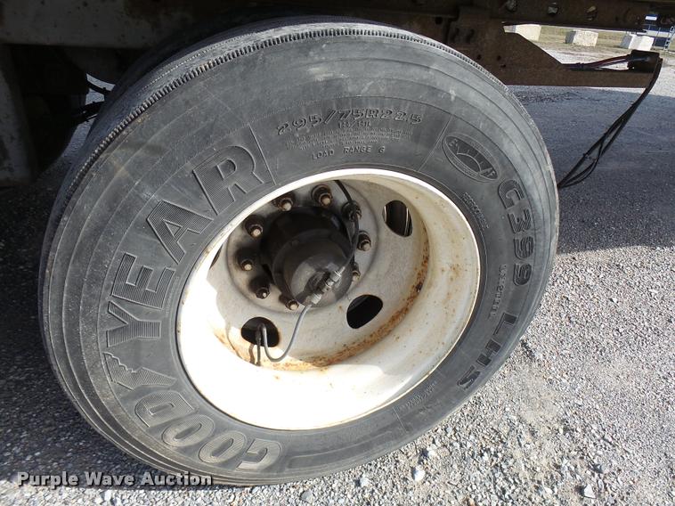 image for item DB2369 2004 Great Dane dry van trailer