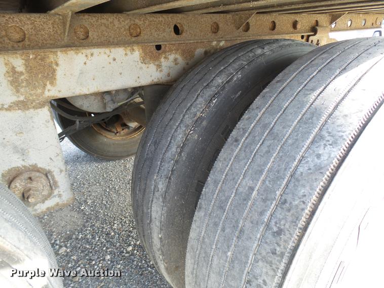 image for item DB2369 2004 Great Dane dry van trailer