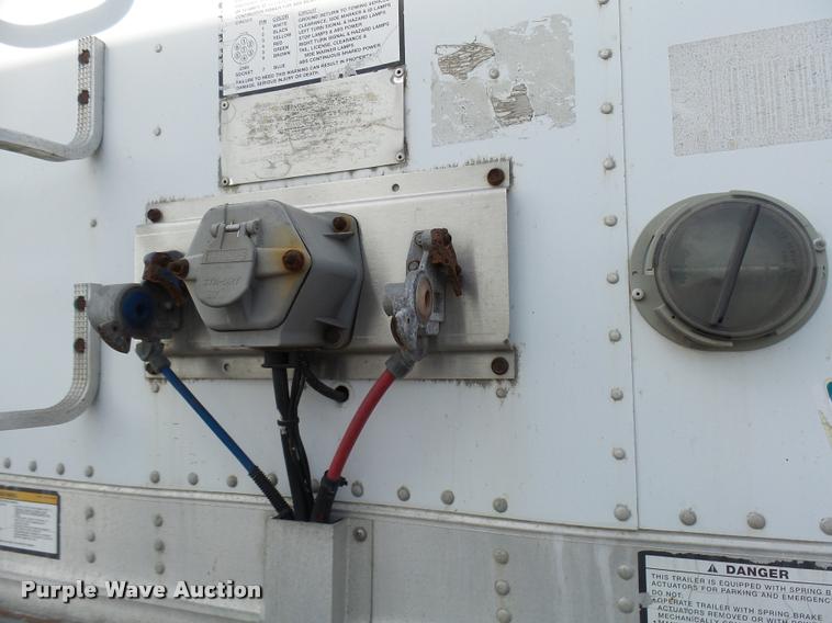 image for item DB2369 2004 Great Dane dry van trailer