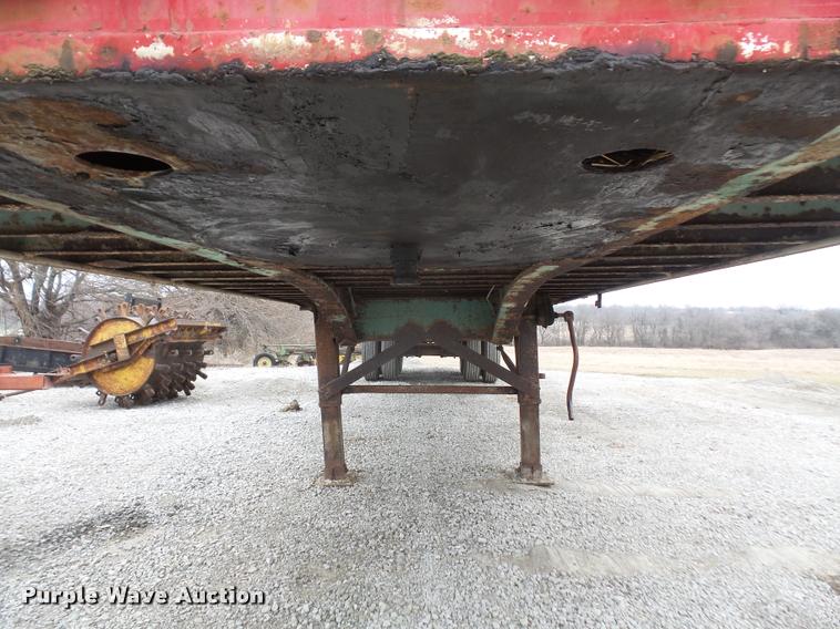 image for item DB2989 1969 Fontaine DTW-1-554 flatbed trailer