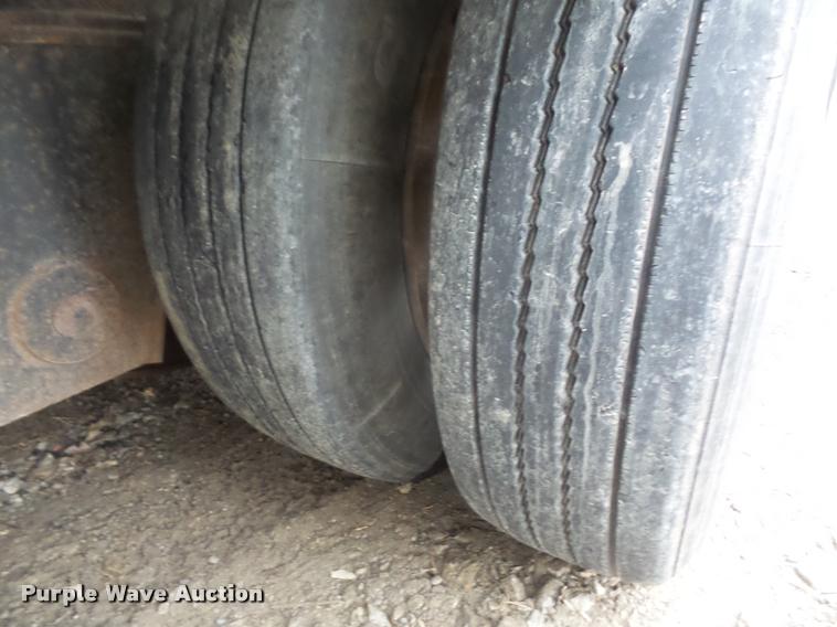 image for item DB2996 1989 Great Dane drop deck trailer