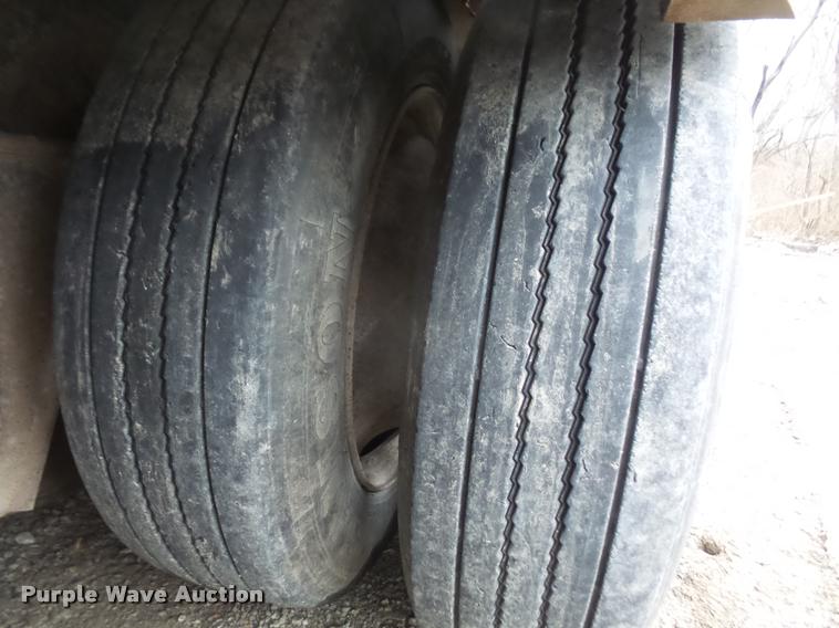 image for item DB2996 1989 Great Dane drop deck trailer