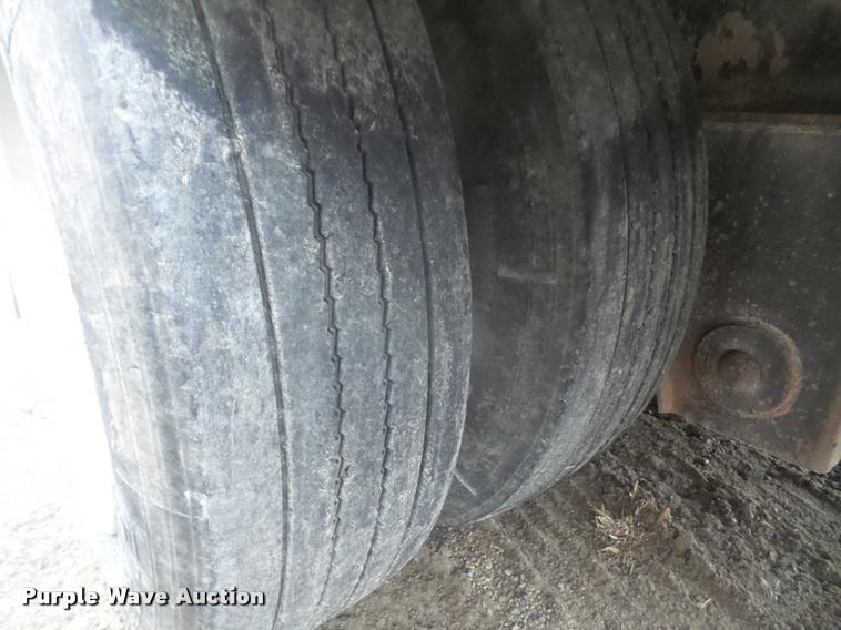 image for item DB2996 1989 Great Dane drop deck trailer