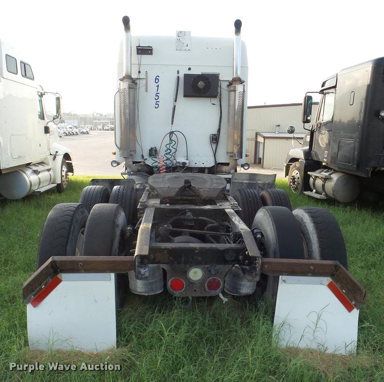 image for item DB3529 2004 Freightliner Columbia semi truck