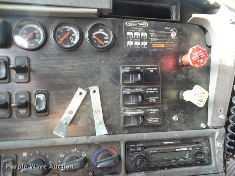 image for item DB3529 2004 Freightliner Columbia semi truck