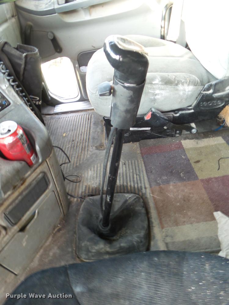 image for item DB3529 2004 Freightliner Columbia semi truck