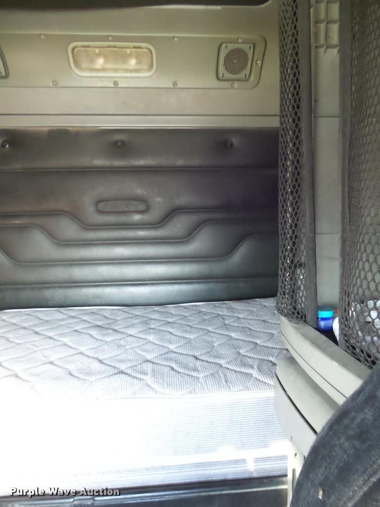 image for item DB3529 2004 Freightliner Columbia semi truck