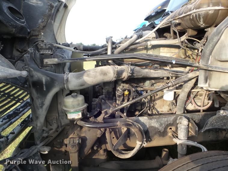 image for item DB3529 2004 Freightliner Columbia semi truck