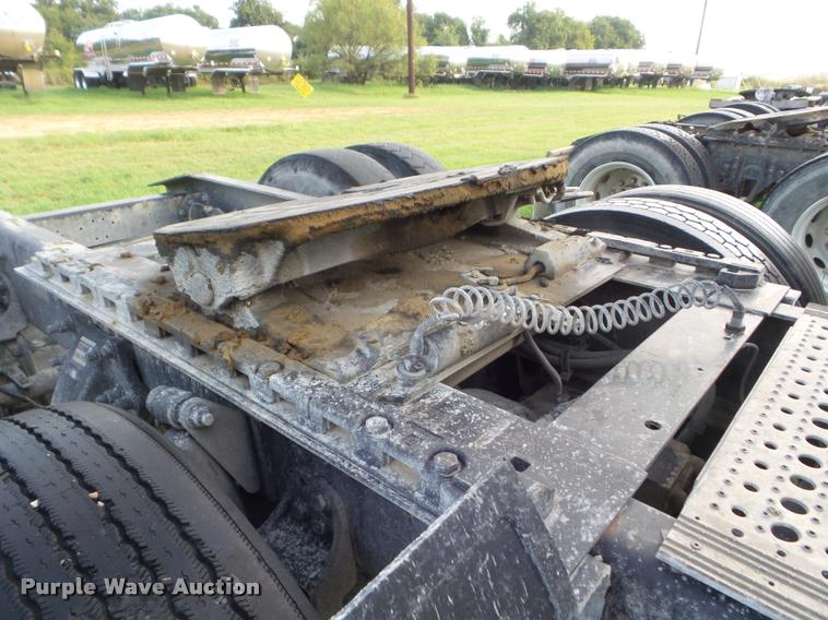 image for item DB3529 2004 Freightliner Columbia semi truck