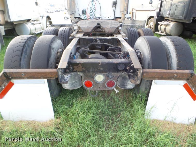 image for item DB3529 2004 Freightliner Columbia semi truck