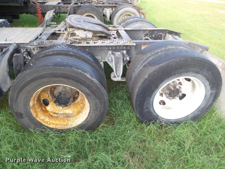 image for item DB3529 2004 Freightliner Columbia semi truck