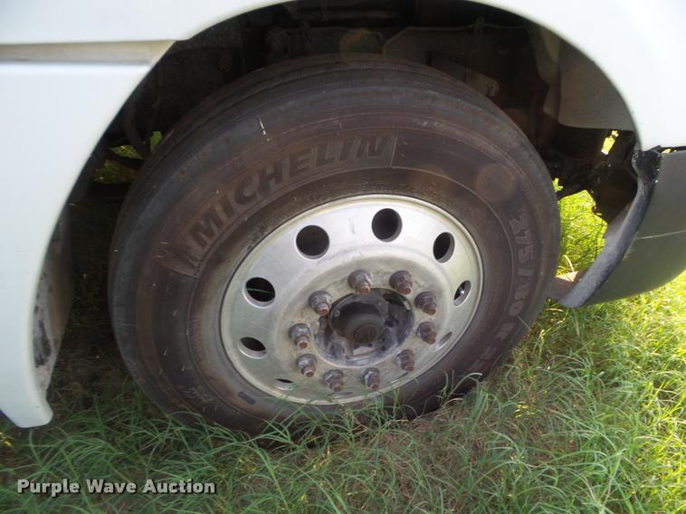 image for item DB3529 2004 Freightliner Columbia semi truck