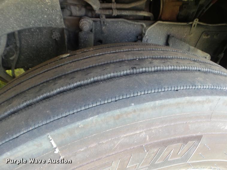 image for item DB3529 2004 Freightliner Columbia semi truck