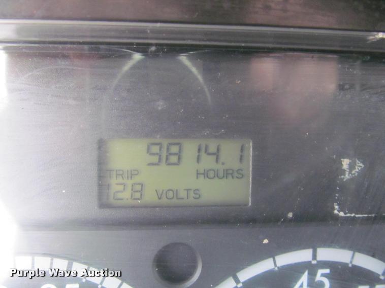 image for item J2622 2004 Freightliner Columbia semi truck