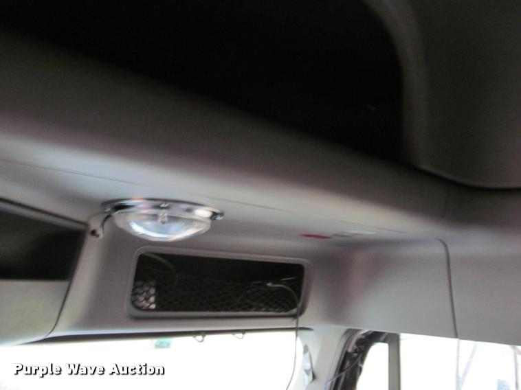 image for item J2622 2004 Freightliner Columbia semi truck