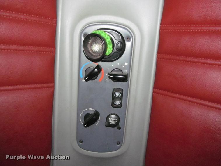 image for item J2622 2004 Freightliner Columbia semi truck