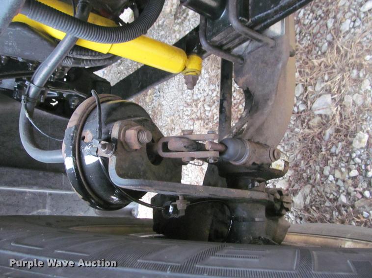 image for item J2622 2004 Freightliner Columbia semi truck