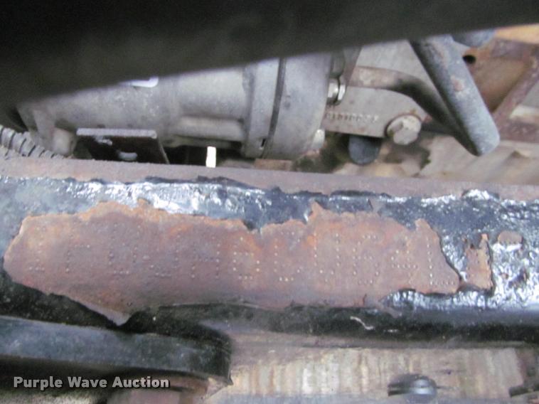 image for item J2622 2004 Freightliner Columbia semi truck