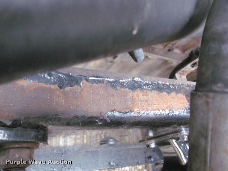 image for item J2622 2004 Freightliner Columbia semi truck