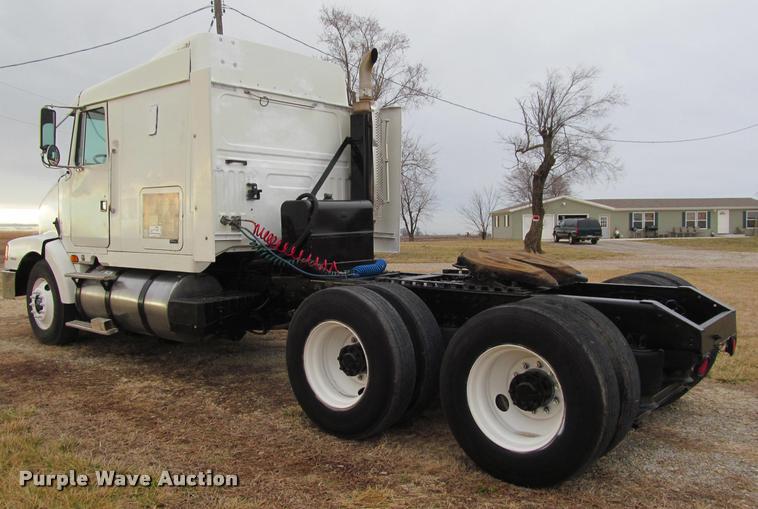 image for item J2623 1996 Volvo WIA semi truck