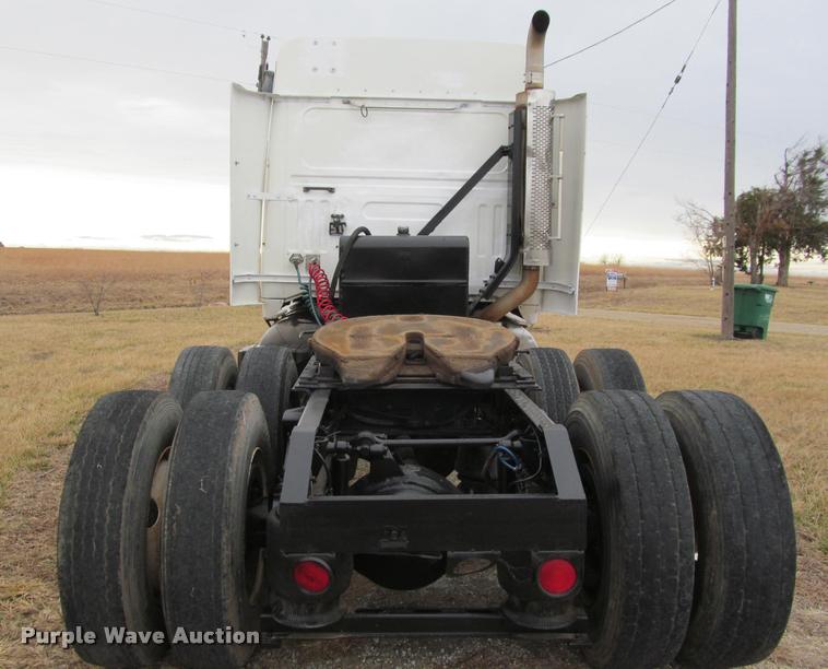 image for item J2623 1996 Volvo WIA semi truck