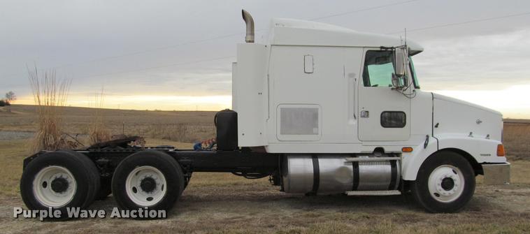image for item J2623 1996 Volvo WIA semi truck