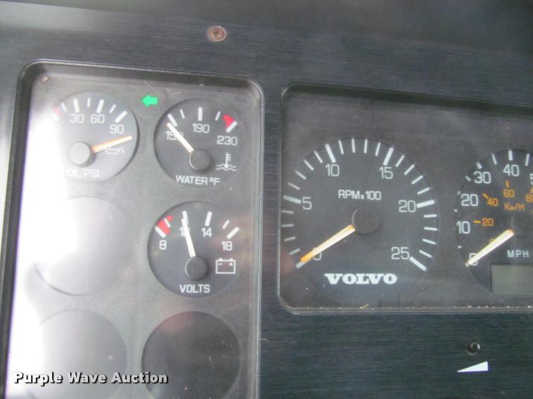 image for item J2623 1996 Volvo WIA semi truck