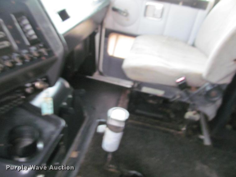 image for item J2623 1996 Volvo WIA semi truck