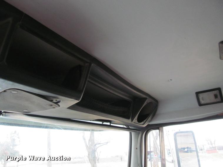 image for item J2623 1996 Volvo WIA semi truck