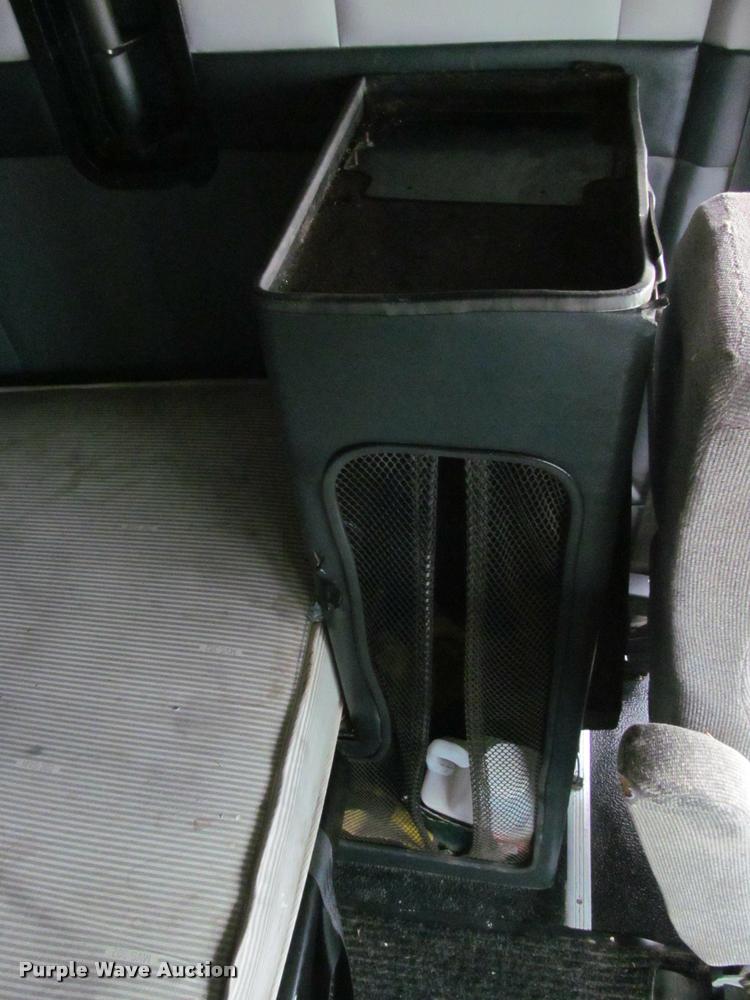 image for item J2623 1996 Volvo WIA semi truck