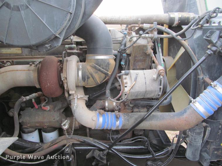 image for item J2623 1996 Volvo WIA semi truck