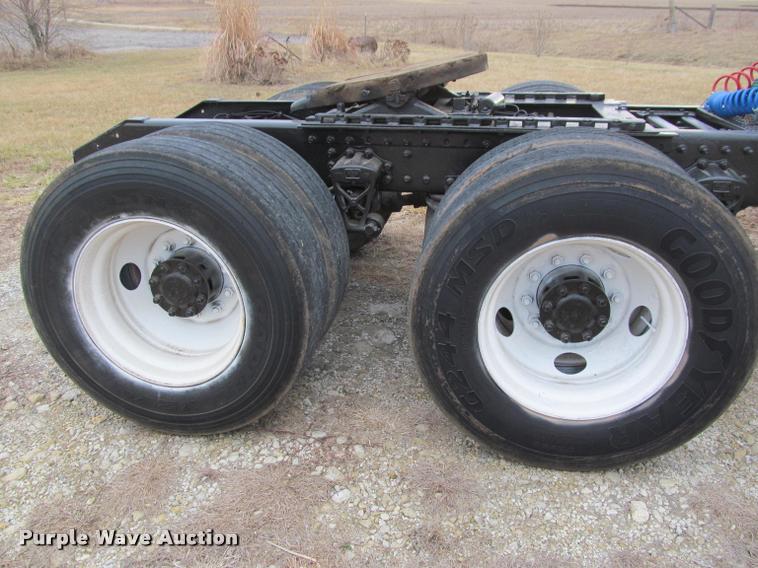 image for item J2623 1996 Volvo WIA semi truck