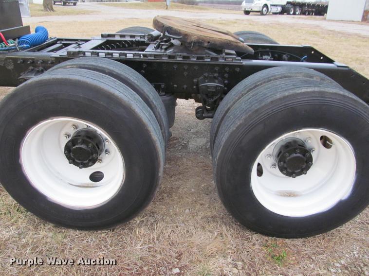 image for item J2623 1996 Volvo WIA semi truck