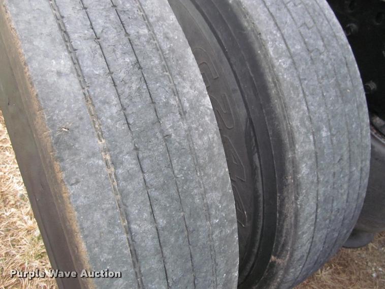 image for item J2623 1996 Volvo WIA semi truck