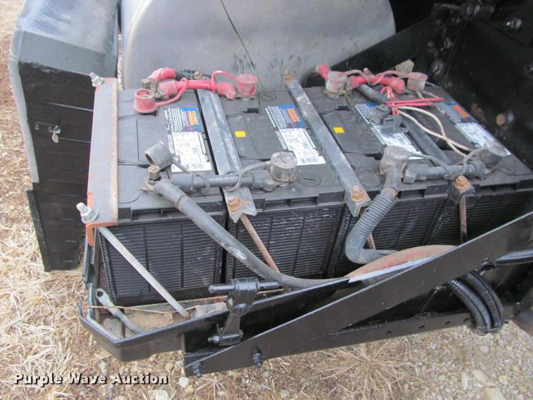 image for item J2623 1996 Volvo WIA semi truck