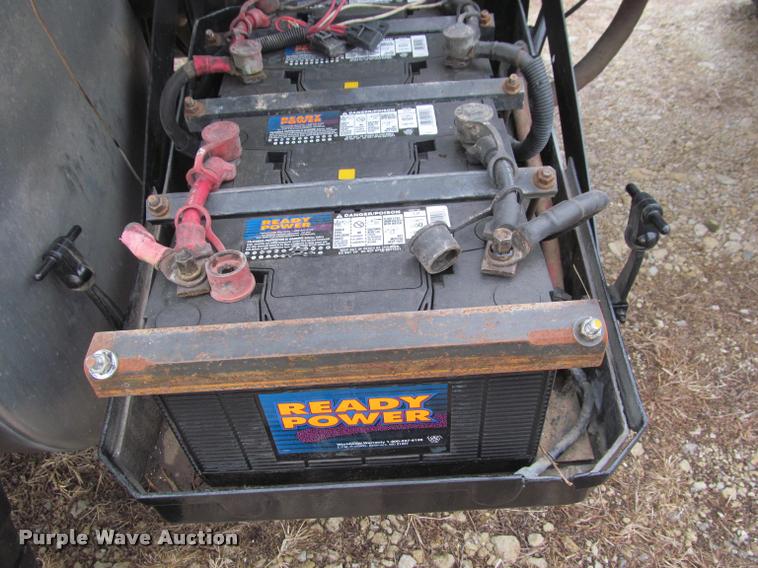 image for item J2623 1996 Volvo WIA semi truck